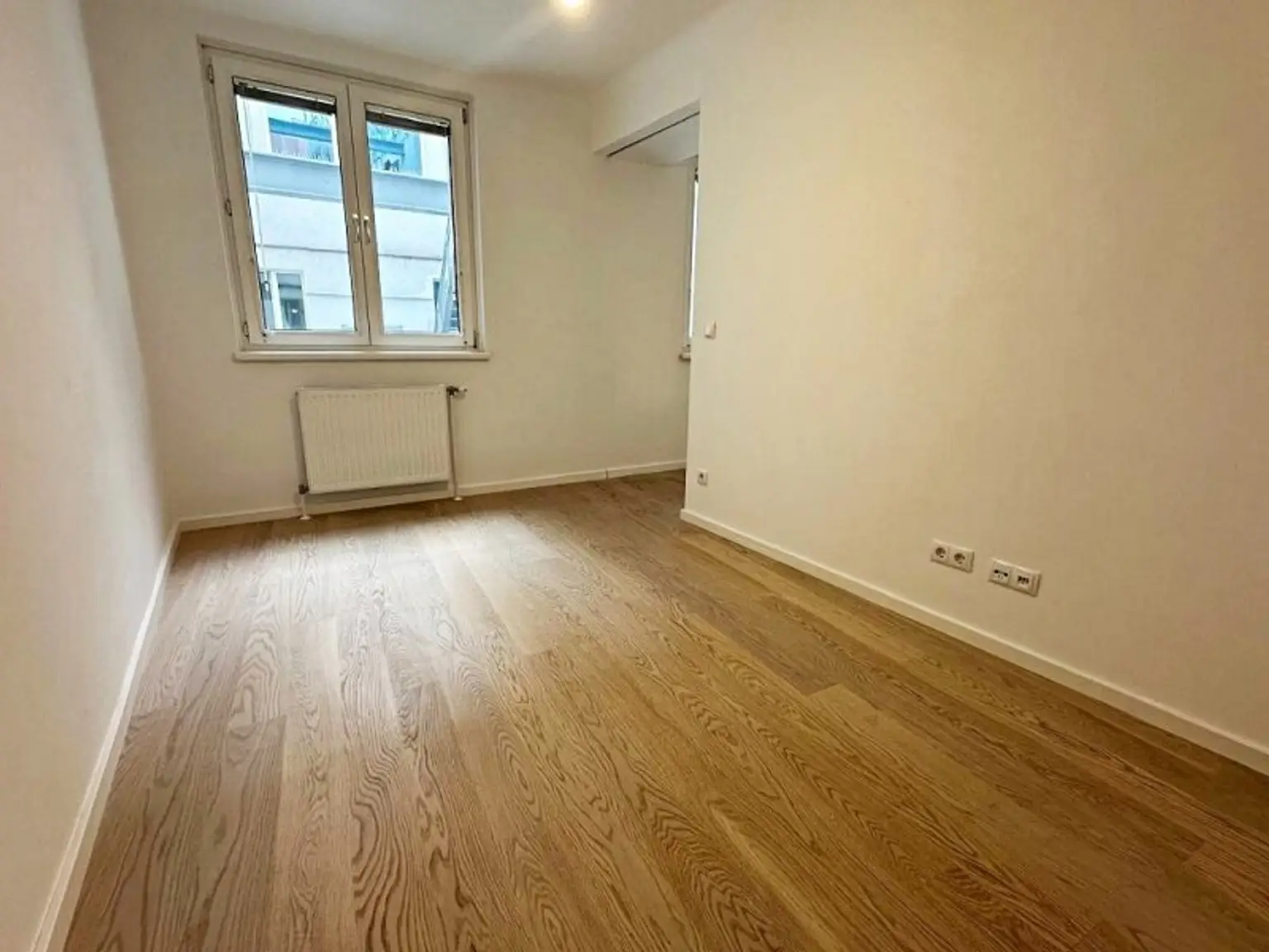 STEPHANSPLATZ-NÄHE, 27 m2 Apartment, 1 Zimmer, Kochnische, Duschbad, Parketten, 8. Liftstock, Rotenturmstraße