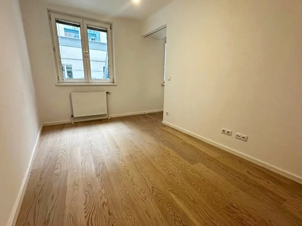 STEPHANSPLATZ-NÄHE, 27 m2 Apartment, 1 Zimmer, Kochnische, Duschbad, Parketten, 8. Liftstock, Rotenturmstraße