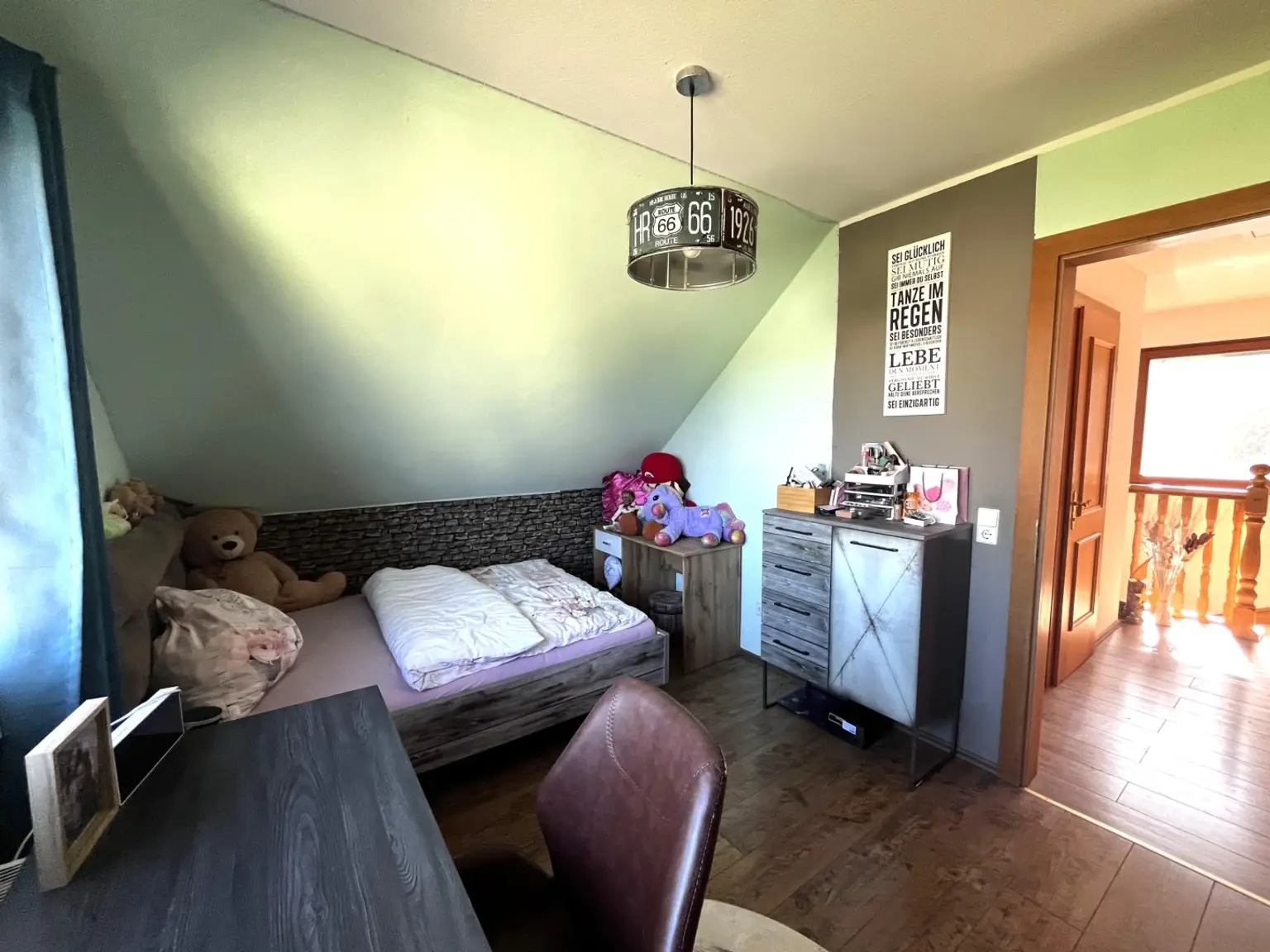 "Solides Haus mit Garten und Pool"