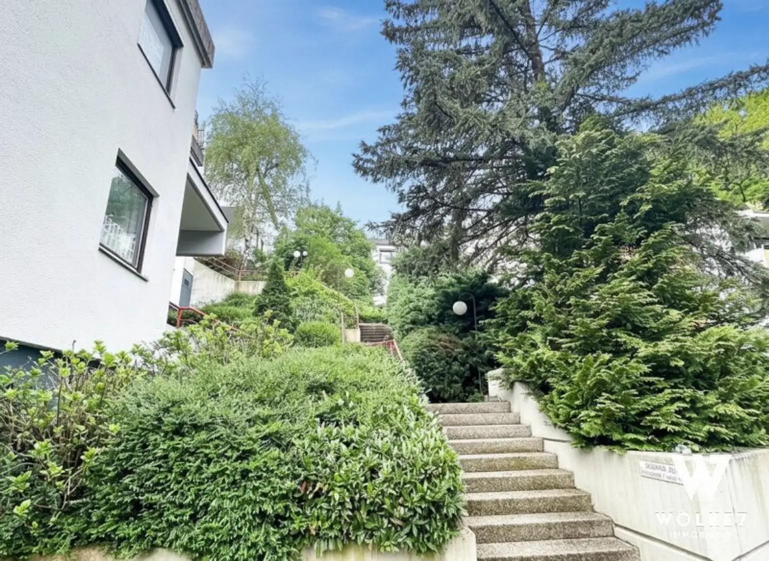 Wohnen am Mauerbach – mit Loggia, Schlossblick und absoluter Ruhelage im Grünen