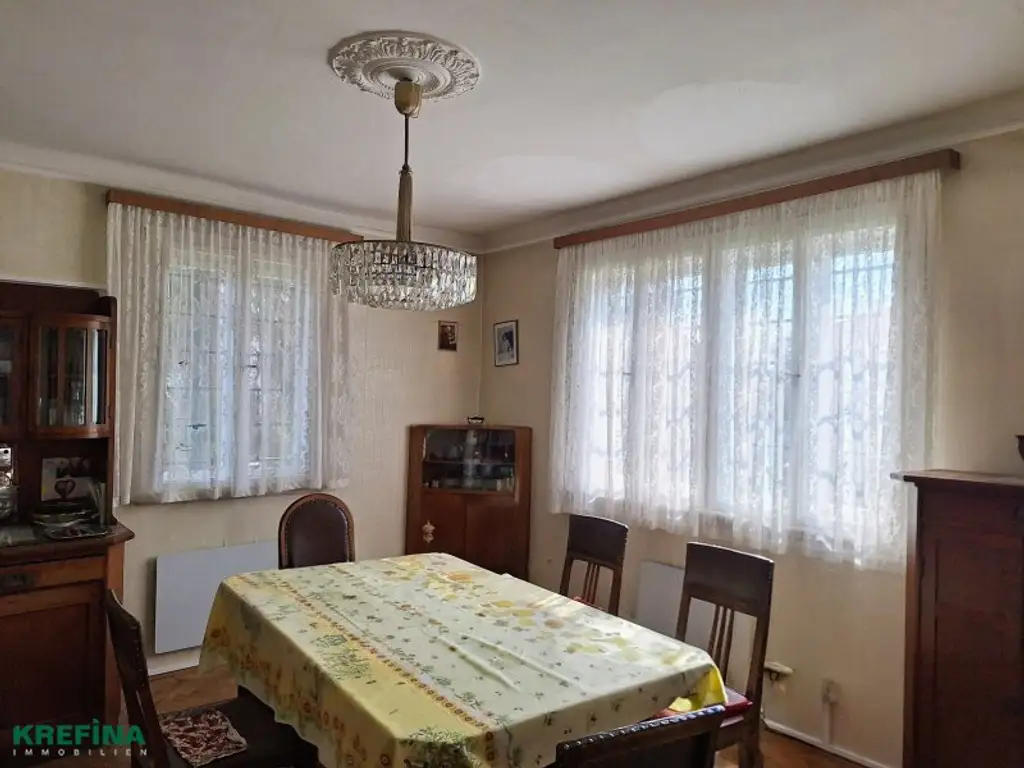 Rarität - Dekorativer Fassadenschmuck aus den 1930er Jahren - Nahe Maurer Wald und Lainzer Tiergarten