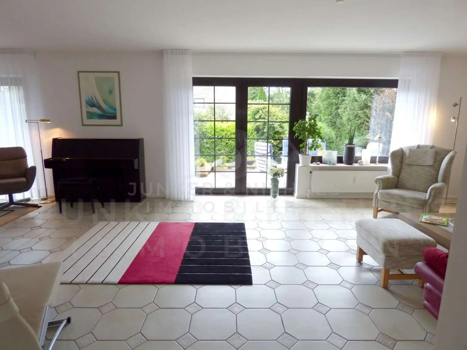 Wohnzimmer mit Ausgang zur Terrasse