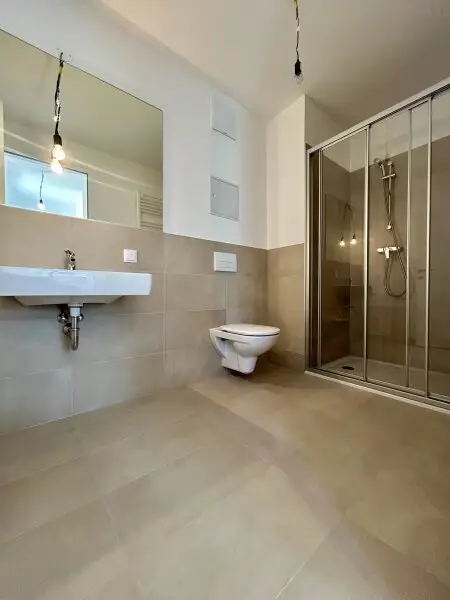 Traumhafte Dachgeschosswohnung in 1230 Wien – Erstbezug mit Balkon und Terrassen!