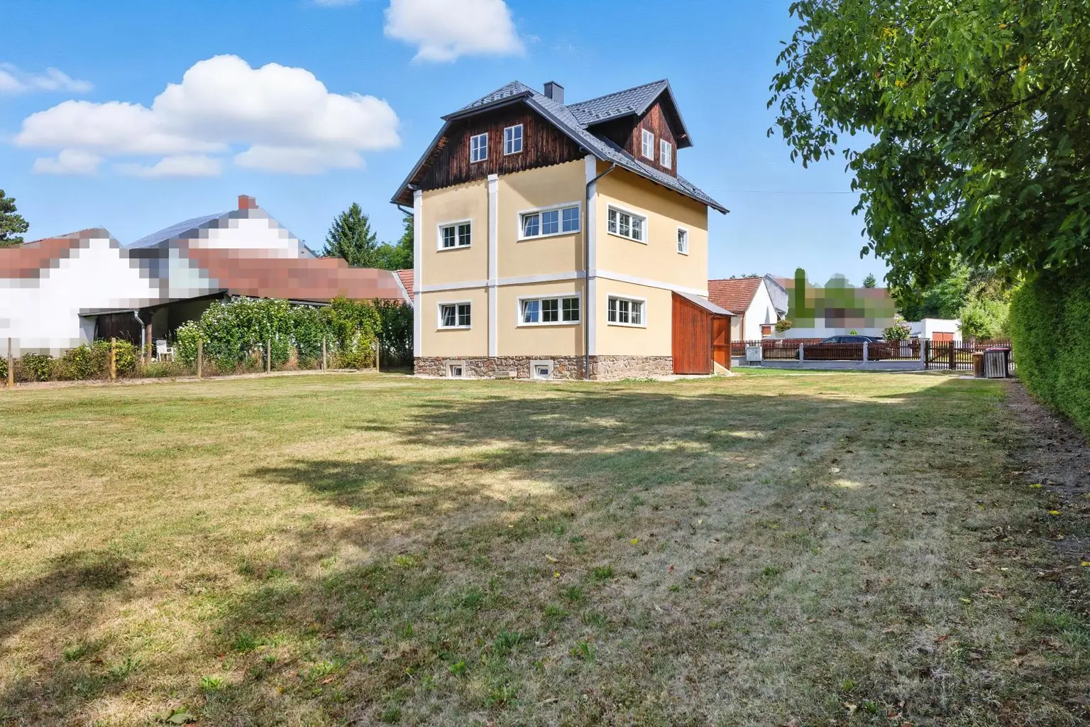 Modernisiertes Einfamilienhaus mit großzügigem Grundstück und Ausbaupotenzial