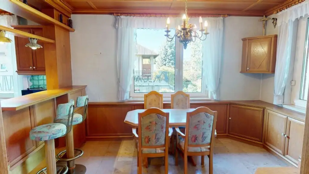 Einfamilienhaus in ruhiger Siedlungslage mit großem Garten (Pachtgrund)