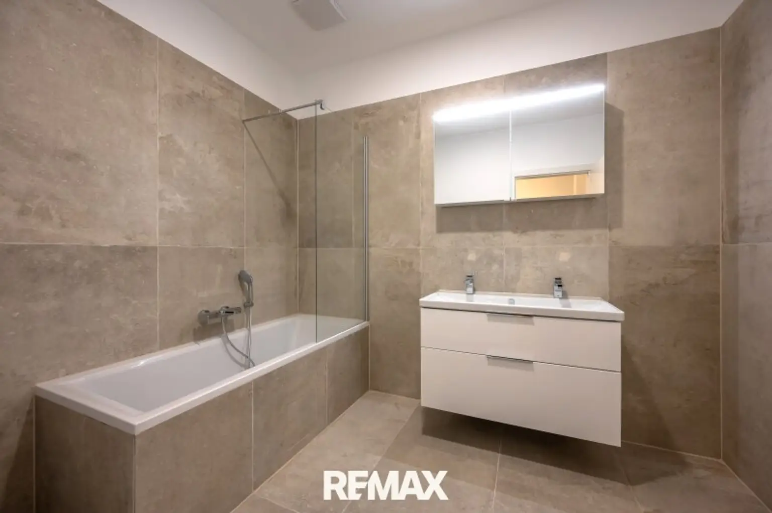Badezimmer mit Wanne