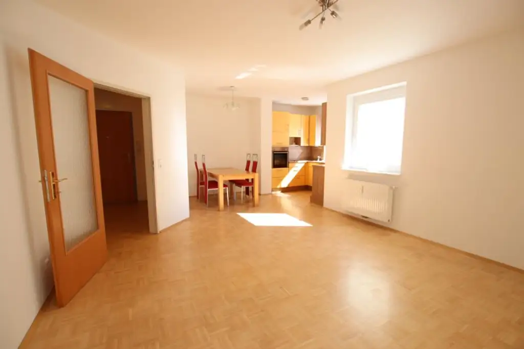 Junge & schöne 71,50m² 2 Zi City-Gartenwohnung mit 123m² Eigengarten & Tiefgarage am St. Veiter Ring