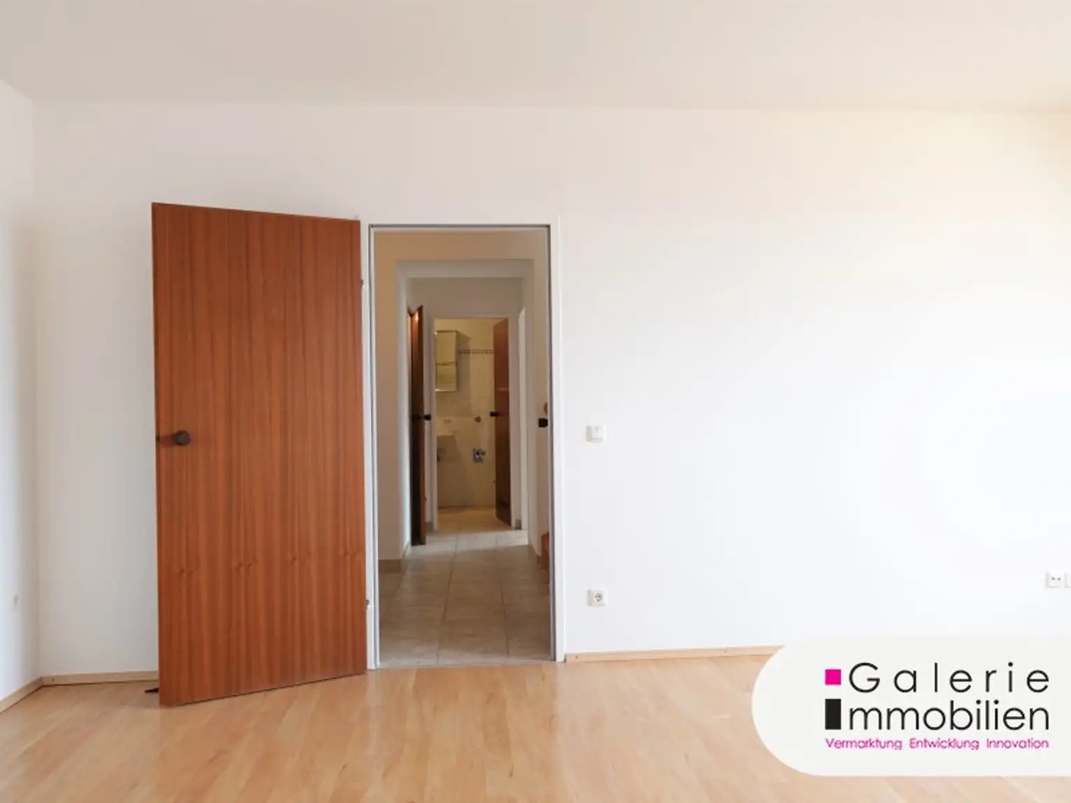 VIDEO: Sehr schöne 4-Zimmer-Maisonette, 3er-WG-geeignet, mit Fernblick und Garage!