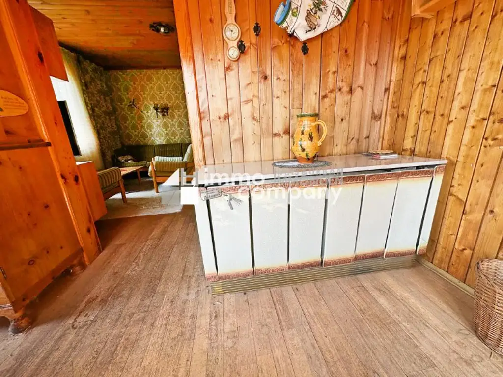 Renovierungsbedürftiges Landhaus mit Pool , Grundfläche 1.594 m² Renovierung und Schönheitsreparaturen sind erforderlich, dennoch sofort beziehbar!
