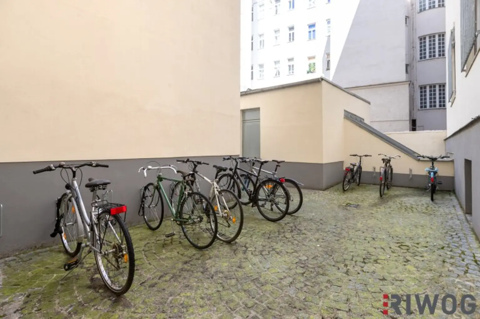 Klassische Stilaltbauwohnung mit Charme und Eleganz | Komplette Innenhoflage | 3. Etage | Nähe Donaukanal, Hundertwasserhaus, 1. Bezirk, Prater