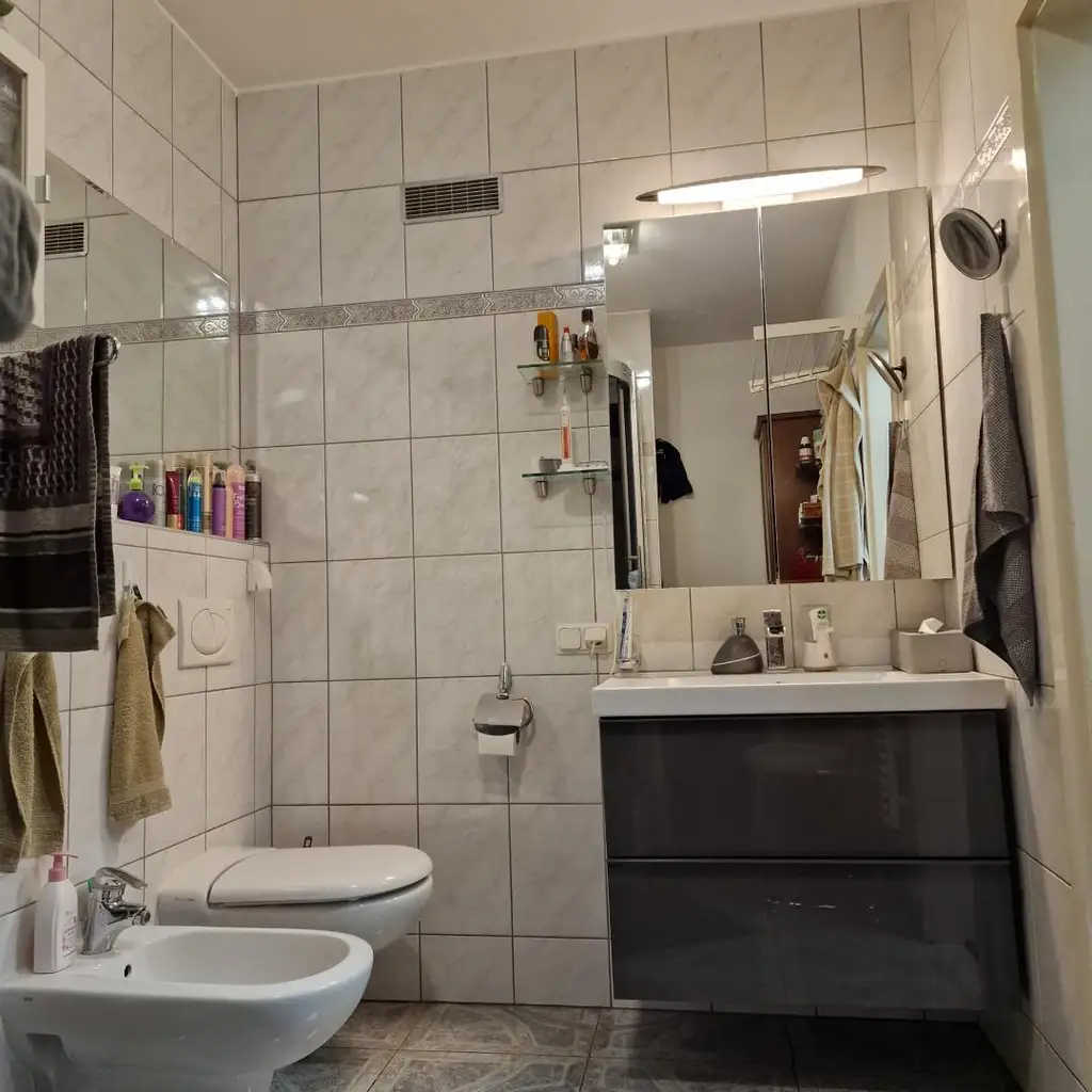 Ruhige und sonnige 4-Zimmer-Wohnung in zentraler Lage!