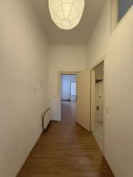 RUHE IN HISTORISCHEM AMBIENTE | ADLERHOF | 2-Zimmer-Wohnung inkl. Lift | 6 min Fußweg zur U3 VOLKSTHEATER