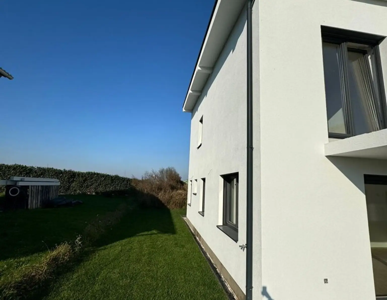 Sonnige Doppelhaushälfte mit Doppelcarport, Kellerersatzraum und großer Südterrasse!