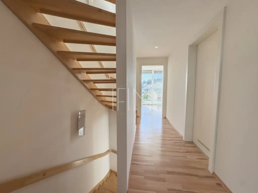 Gießhübl. Ruhe. Architektur.  Reihenhaus mit Garten