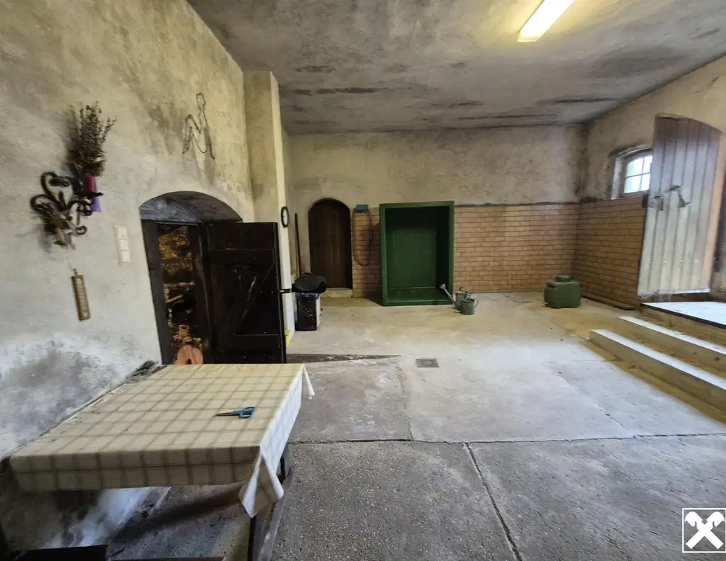 BAUGRUND - MIT 2 PRESSHÄUSERN - AUSBAUFÄHIG