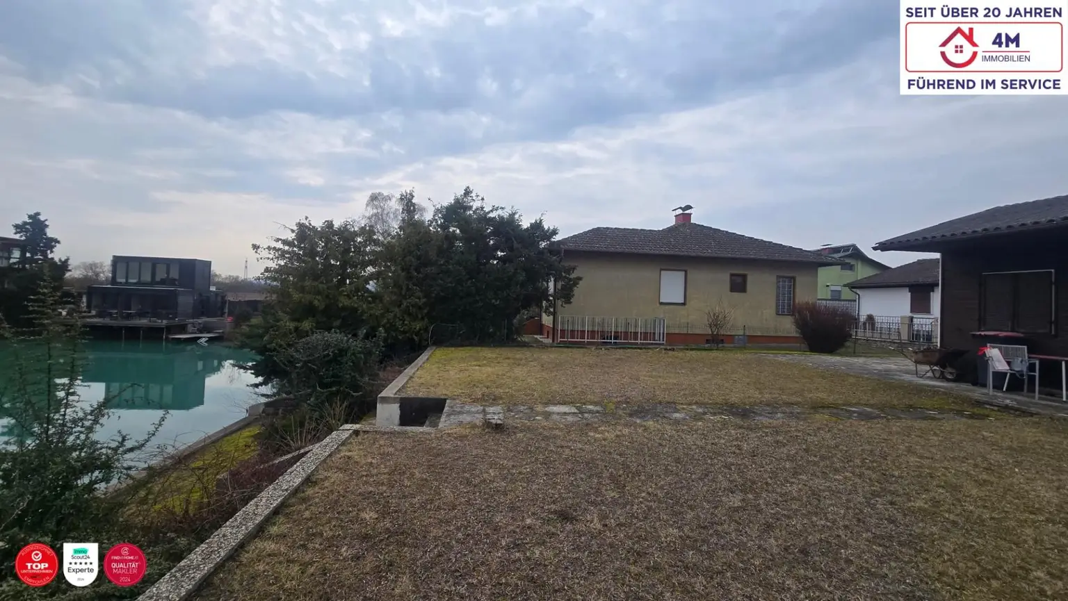 Grundstück und Stufenabgang See