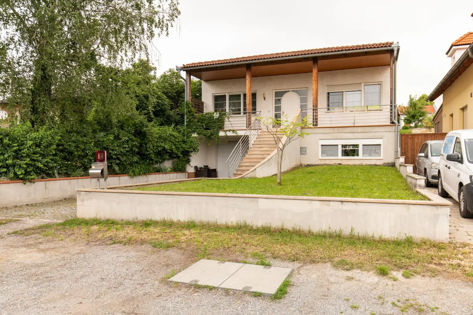 Großzügiges Wohnhaus oder Anlageobjekt