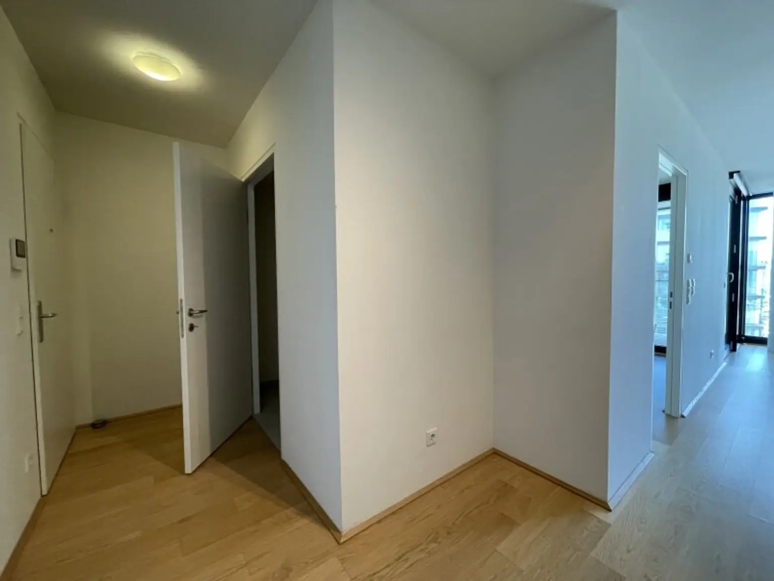 ***** Belvedereblick: unbefristete 3 Zimmer Neubau mit Loggia ab August zur Vermietung *****